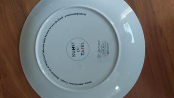 Servies. Kunst op tafel beschikbaar voor biedingen