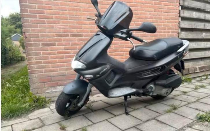 125 cc gilera runner 2003 4 takt, Fietsen en Brommers, Scooters | Yamaha, Zo goed als nieuw, Overige modellen, Benzine, Ophalen