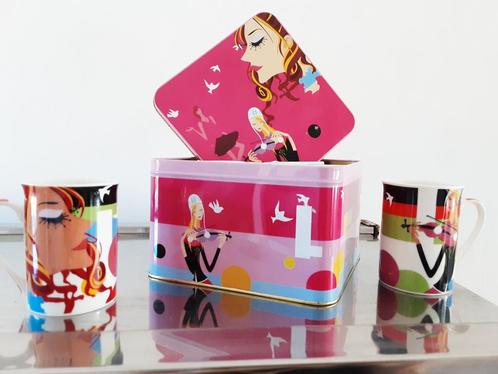 Koektrommel met 4 Mokken - Vrolijk Design, Huis en Inrichting, Keuken | Tupperware, Zo goed als nieuw, Bus of Trommel, Geel, Wit