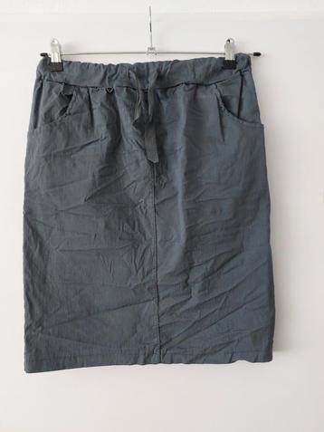 Nieuw! Stretch Rok Grijs. Maat 40/42 beschikbaar voor biedingen