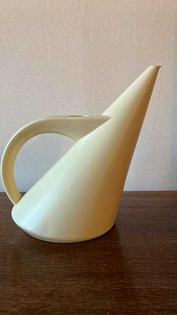 Retro Elho gieter beige beschikbaar voor biedingen