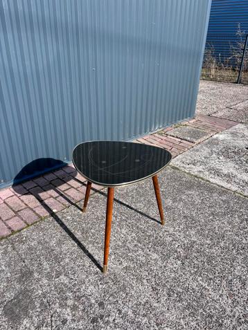Vintage tafel salontafel bijzettafel beschikbaar voor biedingen