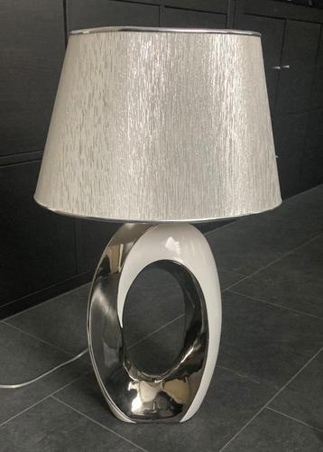Luxe tafellamp chroom/ wit/ zilver 62 cm