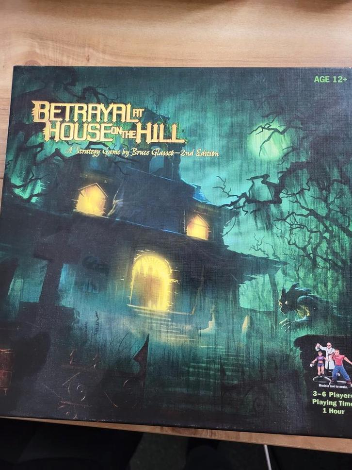 Betrayal at House on the Hill + Uitbreiding, Hobby en Vrije tijd, Gezelschapsspellen | Bordspellen, Zo goed als nieuw, Drie of vier spelers