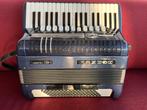 Z.g.a.n. Hohner Cassotto I accordeon . 96 bas . 4 korig ., Muziek en Instrumenten, Zo goed als nieuw, 96-bas, Hohner, Met riemen