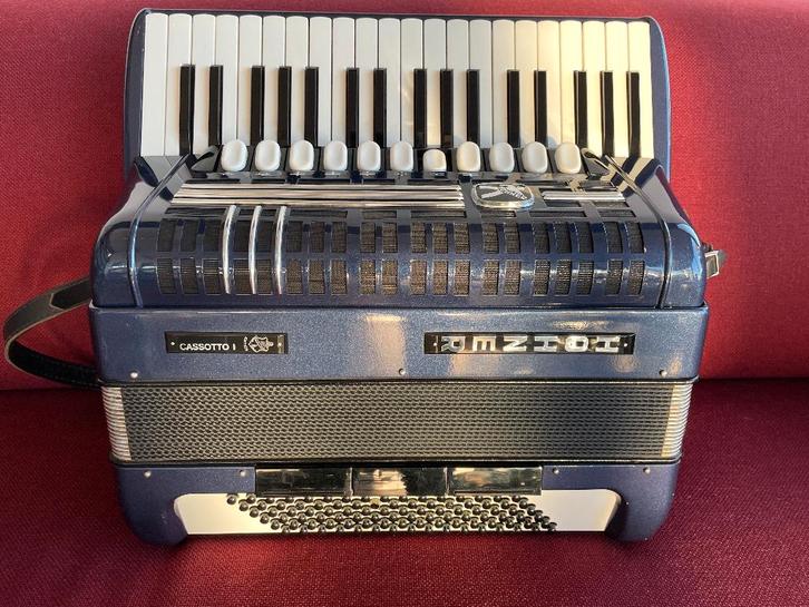 Z.g.a.n. Hohner Cassotto I accordeon . 96 bas . 4 korig ., Muziek en Instrumenten, Accordeons, Zo goed als nieuw, Toetsaccordeon