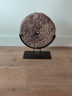 Oude molensteen op standaard, Huis en Inrichting, Ophalen, Gebruikt