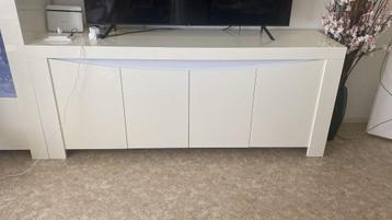 vitrine kast+tvmeubel beschikbaar voor biedingen