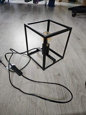 Industriële lamp met lamp beschikbaar voor biedingen