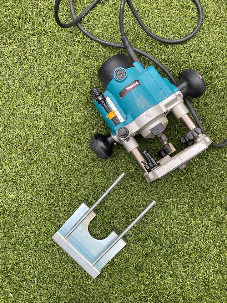 Makita RP0910 Bovenfrees - Krachtig en Precisie, Doe-het-zelf en Verbouw, Gereedschap | Freesmachines, Gebruikt, Elektrisch, Bovenfrees