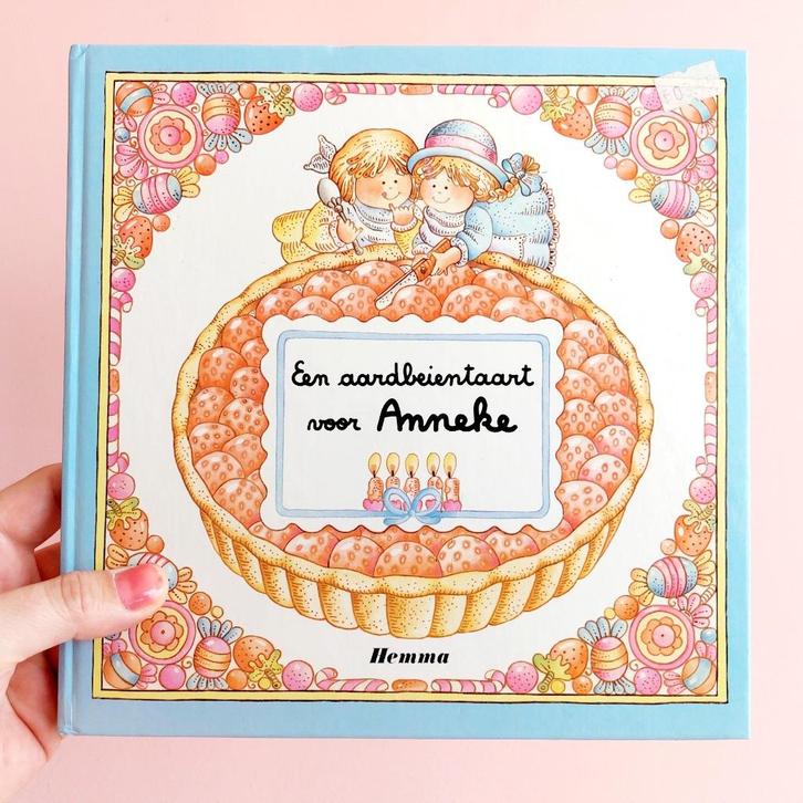 Boek Een aardbeientaart voor Anneke - De Lekkerbekjes, Boeken, Prentenboeken en Plaatjesalbums, Zo goed als nieuw, Prentenboek