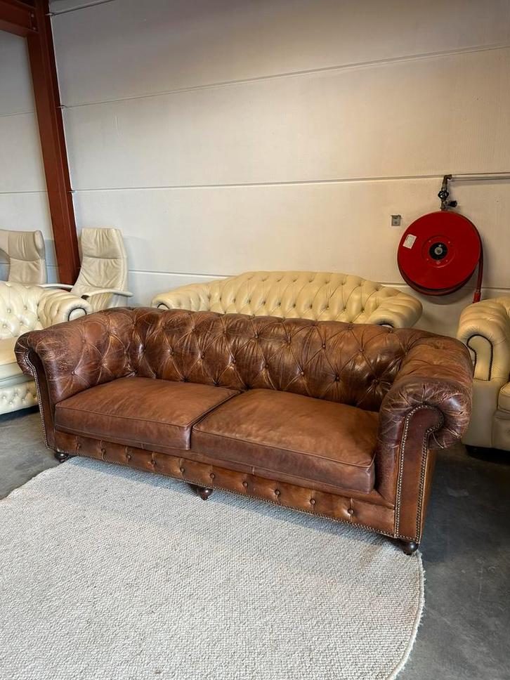 Cognac kleur generfde chesterfield bank 3 zits bankstel, Huis en Inrichting, Fauteuils, Gebruikt, Leer, 125 cm of meer, 75 tot 100 cm