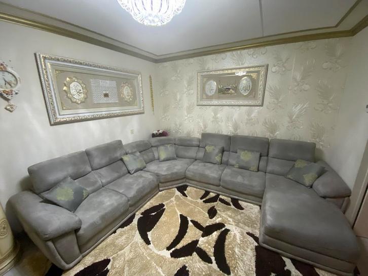 Luxe grijze hoekbank in uitstekende staat, Huis en Inrichting, Banken | Complete zithoeken, Zo goed als nieuw, Stof, Ophalen