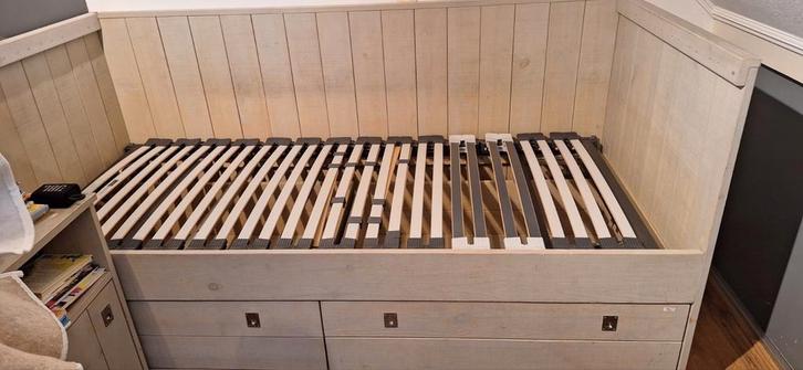 Eenpersoonsbed met lattenbodem en opberglades, Huis en Inrichting, Slaapkamer | Bedden, Gebruikt, Eenpersoons, 90 cm, 200 cm, Hout