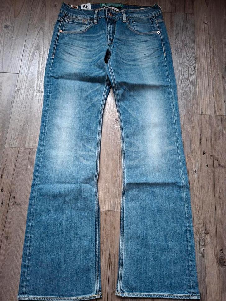 KUYICHI regular bootcut jeans W32 L34 4 voor €99,95, Kleding | Dames, Spijkerbroeken en Jeans, Nieuw, W30 - W32 (confectie 38/40)