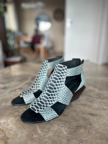 United Nude designer sandalen met bijzondere hak beschikbaar voor biedingen