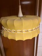 Vintage okergele hanglamp met wit goude schakel ketting, Huis en Inrichting, Lampen | Hanglampen, Gebruikt, Ophalen of Verzenden