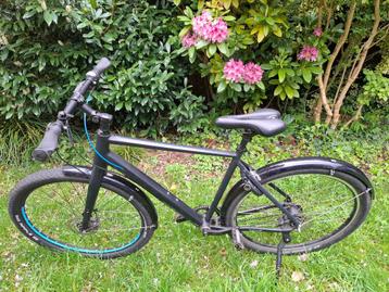Cube Hyde Pro 58 cm met Nexus-8 en Schwalbe Big Apple banden beschikbaar voor biedingen