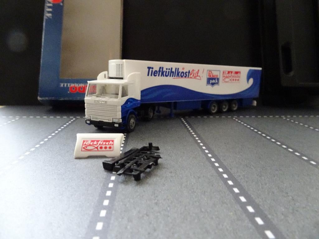 210 albedo herpa scania 142m v8 packfisch koeler 1:87 truck, Hobby en Vrije tijd, Ophalen of Verzenden, Nieuw, Bus of Vrachtwagen