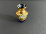 Klein blauw glazen glaasje met opgelegd bladgoud en bloemen, Ophalen of Verzenden