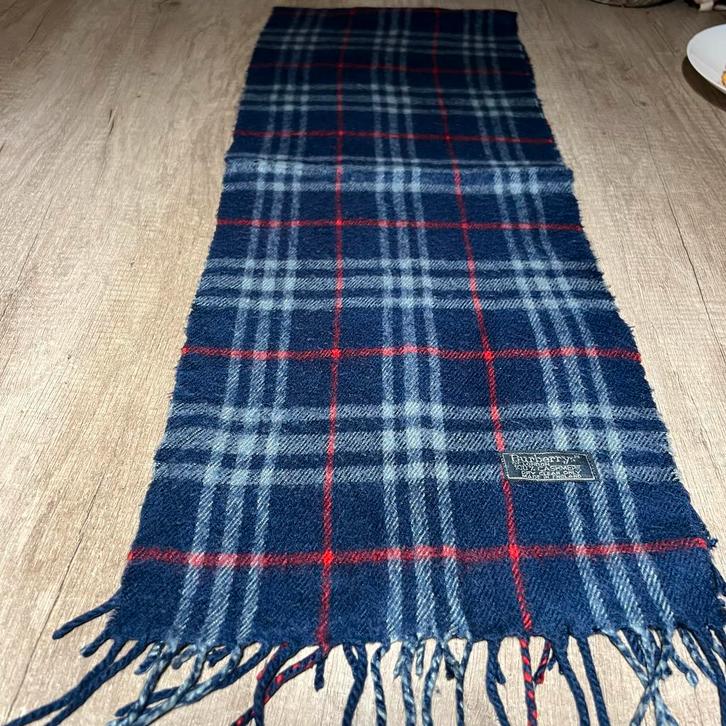 Burberry Sjaal - Klassiek Design, Kleding | Dames, Mutsen, Sjaals en Handschoenen, Zo goed als nieuw, Sjaal, Ophalen of Verzenden