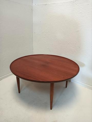 Vintage design salontafel rijk aan details beschikbaar voor biedingen