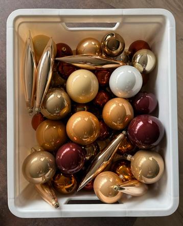 Kerstballen 80 stuks beschikbaar voor biedingen