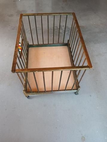 Box 80x120 verrrijbaar hoogte 65cm excl wielen  beschikbaar voor biedingen