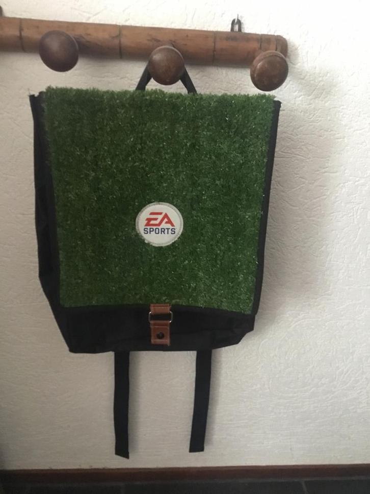 EA Sports rugtas, Sieraden, Tassen en Uiterlijk, Tassen | Rugtassen, Zo goed als nieuw, Overige merken, 40 cm of meer, 45 tot 60 cm