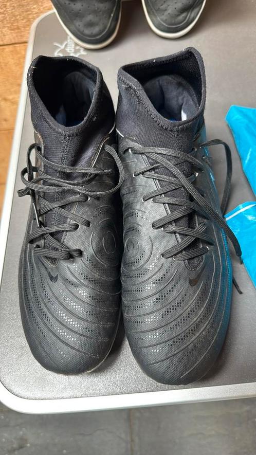 Voetbalschoenen Nike Phantom Luna II Academy FG/MG maat 42, Sport en Fitness, Voetbal, Zo goed als nieuw, Schoenen, Ophalen of Verzenden