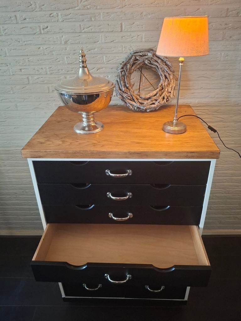 Vintage papierkast knutselkast Schilte schoolkast.  8 laden, Ophalen