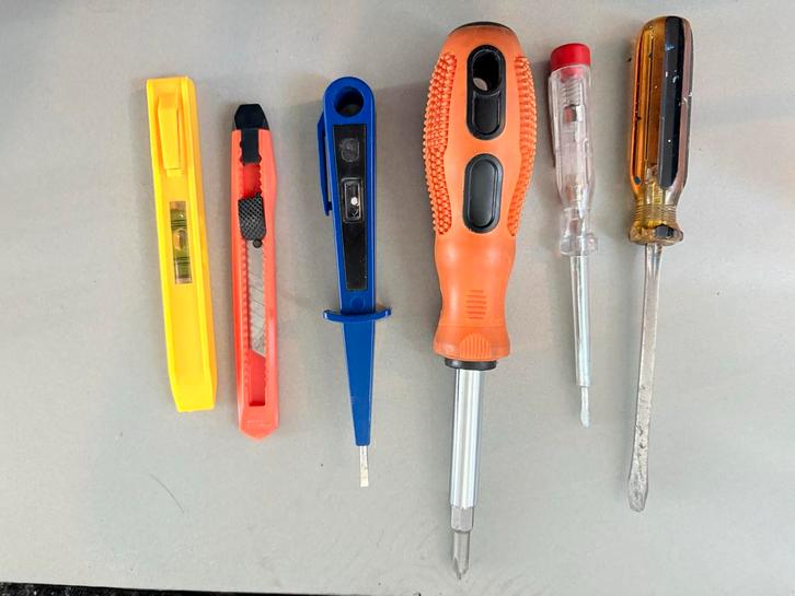 Diverse gereedschappen: Hoogspanningszoeker, stanleymes, etc, Doe-het-zelf en Verbouw, Gereedschap | Handgereedschap, Gebruikt