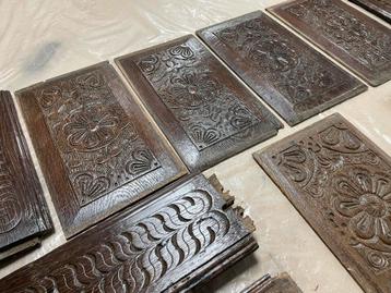 Houtsnijwerk 17e eeuw panelen beschikbaar voor biedingen