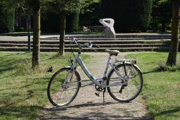Koopje! Tweedehands damesfiets in goede staat. beschikbaar voor biedingen