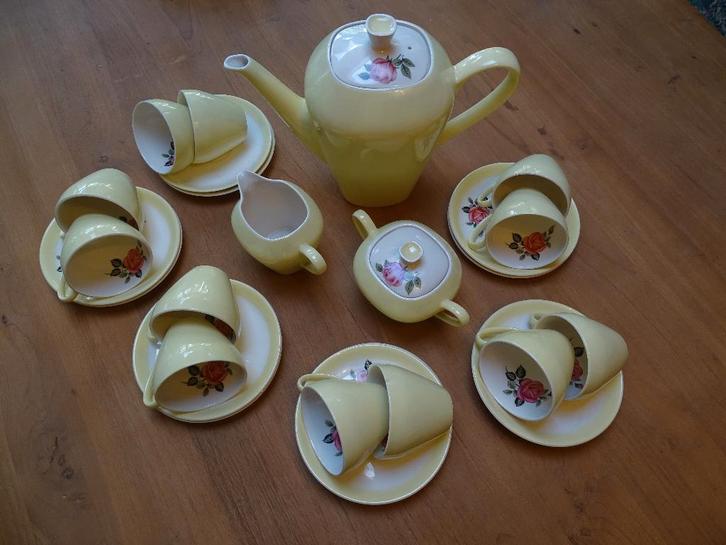 Petrus Regout pastel Amore servies, Antiek en Kunst, Antiek | Servies los, Ophalen