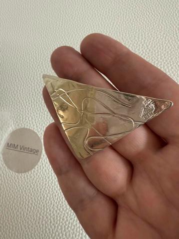 Y020/ Zilveren Modernist Broche Driehoek beschikbaar voor biedingen
