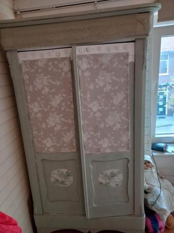 Antieke meidenkast/4 legplanken/2 lade beschikbaar voor biedingen