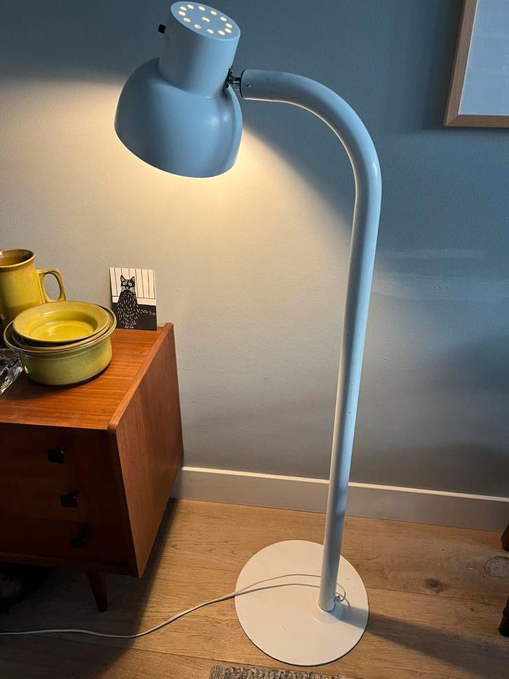 Vintage Zweeds design vloerlamp van Hans Agne Jakobsson, Huis en Inrichting, Lampen | Vloerlampen, Gebruikt, 100 tot 150 cm, Metaal