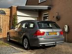 BMW 3-serie Touring 318i Luxury Line|Carplay|Stoelv.|Xenon|T, Auto's, BMW, Euro 5, Handgeschakeld, Grijs, 1405 kg