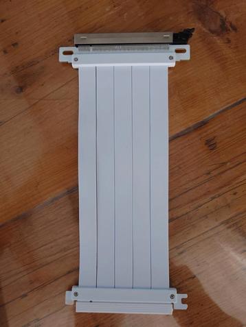 PCIE 5.0 riser cable beschikbaar voor biedingen