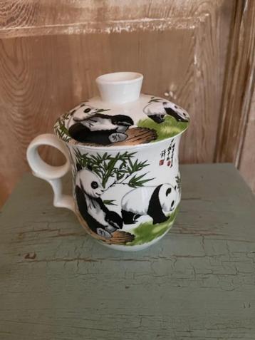 Pandaservies. Mok met deksel Panda decor China. Nieuw.    beschikbaar voor biedingen