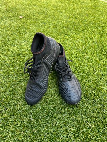 Adidas Predator Voetbalschoenen Maat 42 beschikbaar voor biedingen