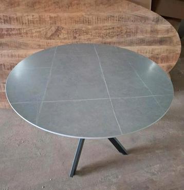 Buiten/binnentafel keramisch NIEUW!! beschikbaar voor biedingen