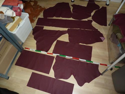 Bordeauxrood resten soepel echt leer rundleer, Hobby en Vrije tijd, Stoffen en Lappen, Nieuw, Leer of Kunstleer, 30 tot 120 cm