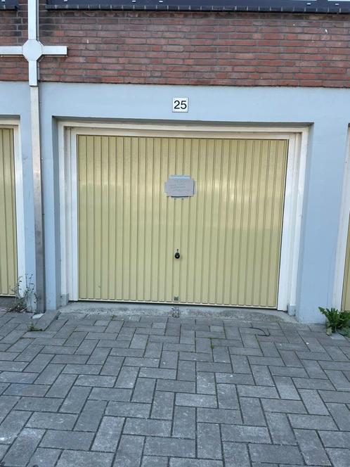 Garagebox in Amsterdam nieuw west, Huizen en Kamers, Garages en Parkeerplaatsen, Amsterdam