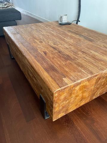 Teak houten salontafel beschikbaar voor biedingen
