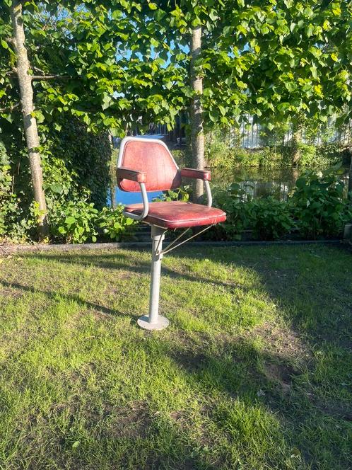 Robuste Zwaardvis stuurstoel op stalen voet -inklapbaar, Watersport en Boten, Accessoires en Onderhoud, Gebruikt, Interieur en Kussens