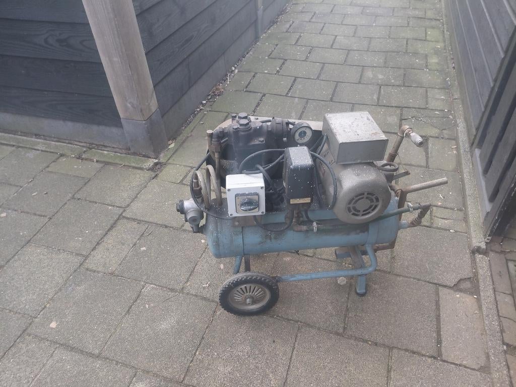 Compressor op wielen - Gebruikt, Doe-het-zelf en Verbouw, Compressors, Gebruikt, Ophalen of Verzenden, Minder dan 200 liter/min