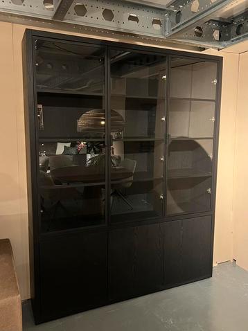 Zwarte Eiken vitrine/buffet kast, 3 deurs beschikbaar voor biedingen