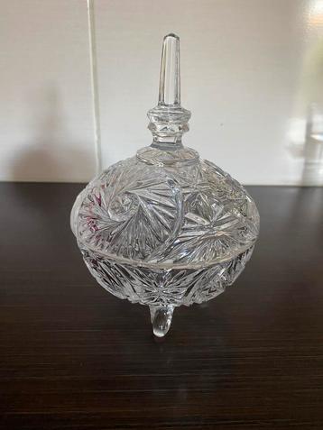Kristallen Bonbonschaal met Deksel beschikbaar voor biedingen